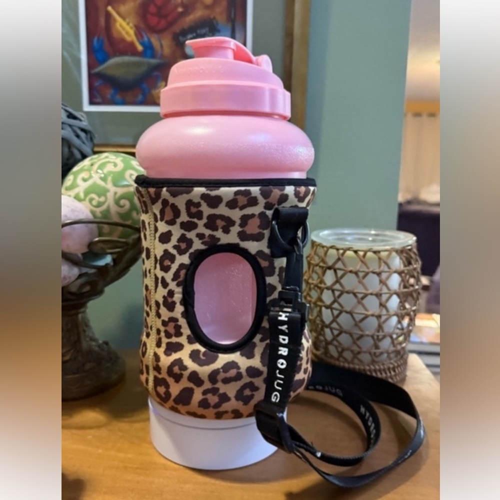 HydroJug Pink water Bottle with straw Leopard
Adjustable Carrying Strap Sleeve - Picture 2 of 16
